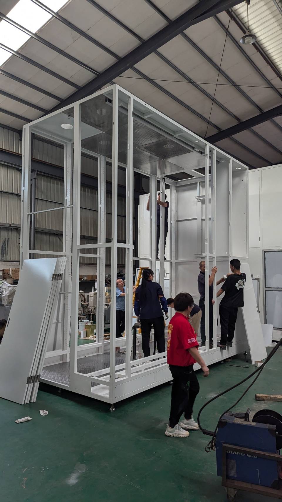 大型筐体 組み立て作業